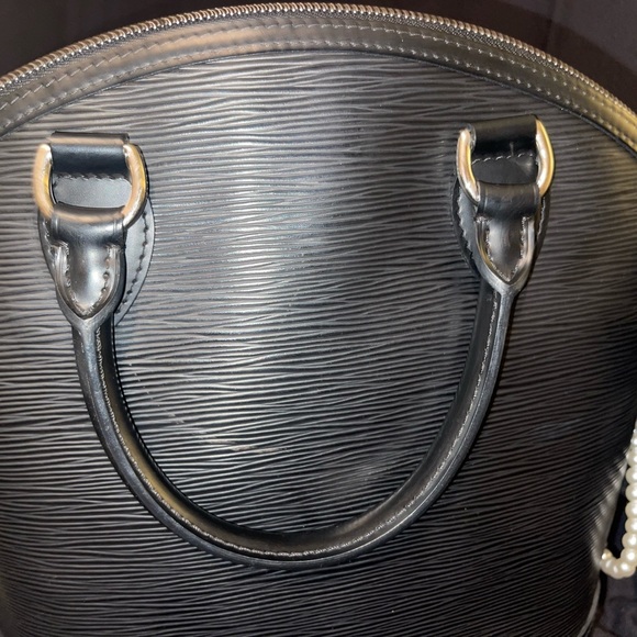 ⭐️FALL SALE⭐️ Louis Vuitton Black Epi Lockit Vertical Satchel - Picture 2 of 16